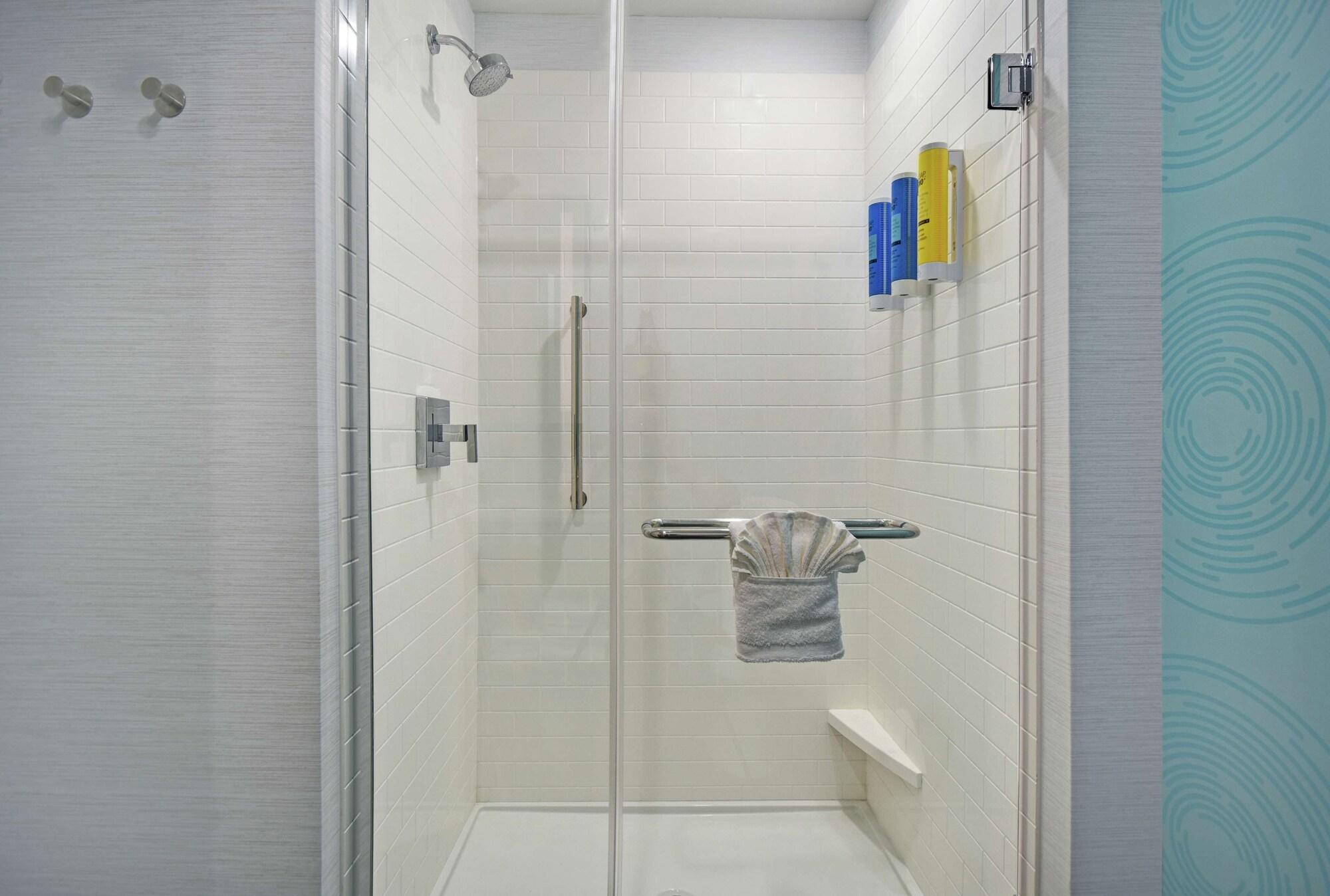 Tru By Hilton Grand Rapids Airport 3*