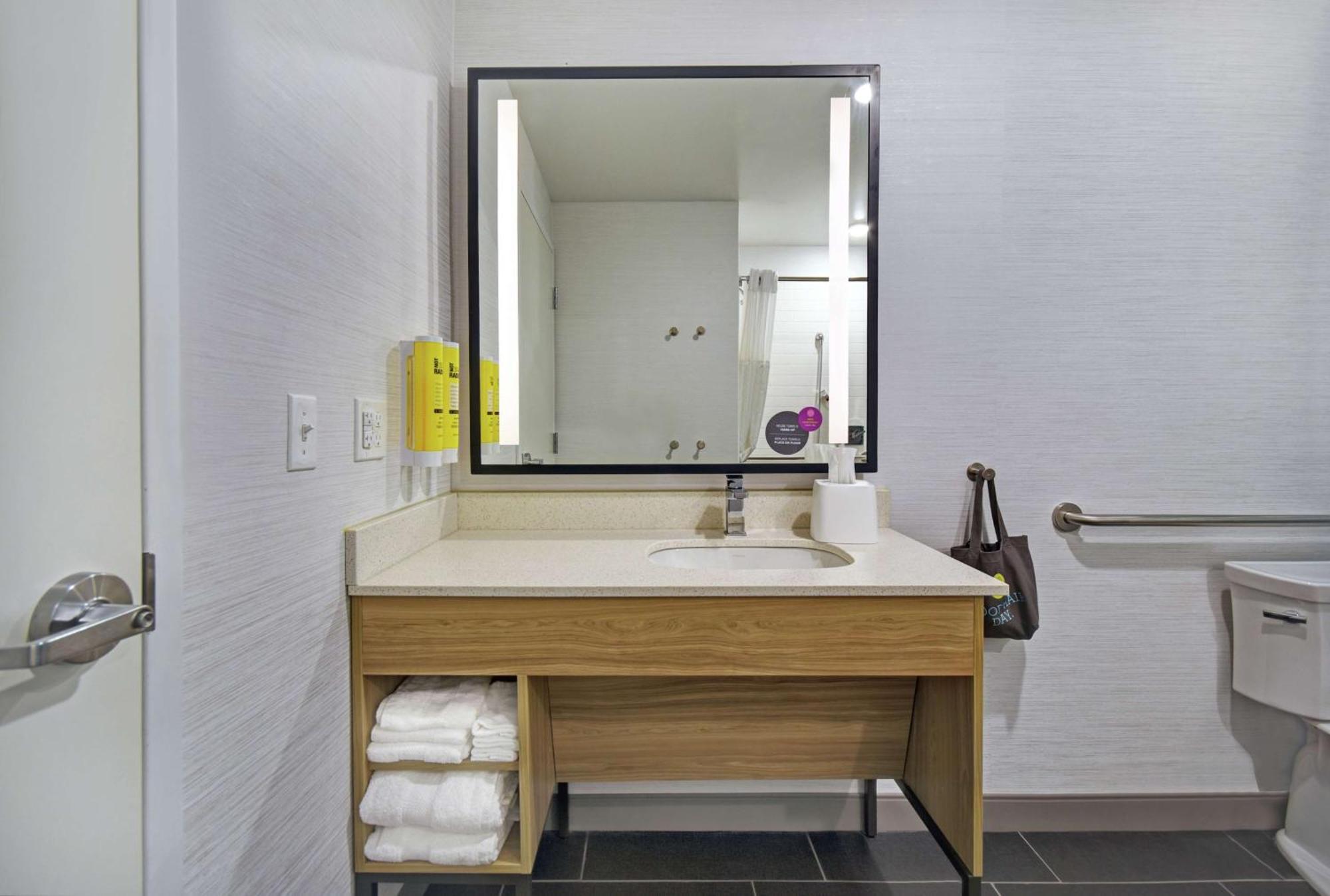 Hotel Tru By Hilton Grand Rapids Airport