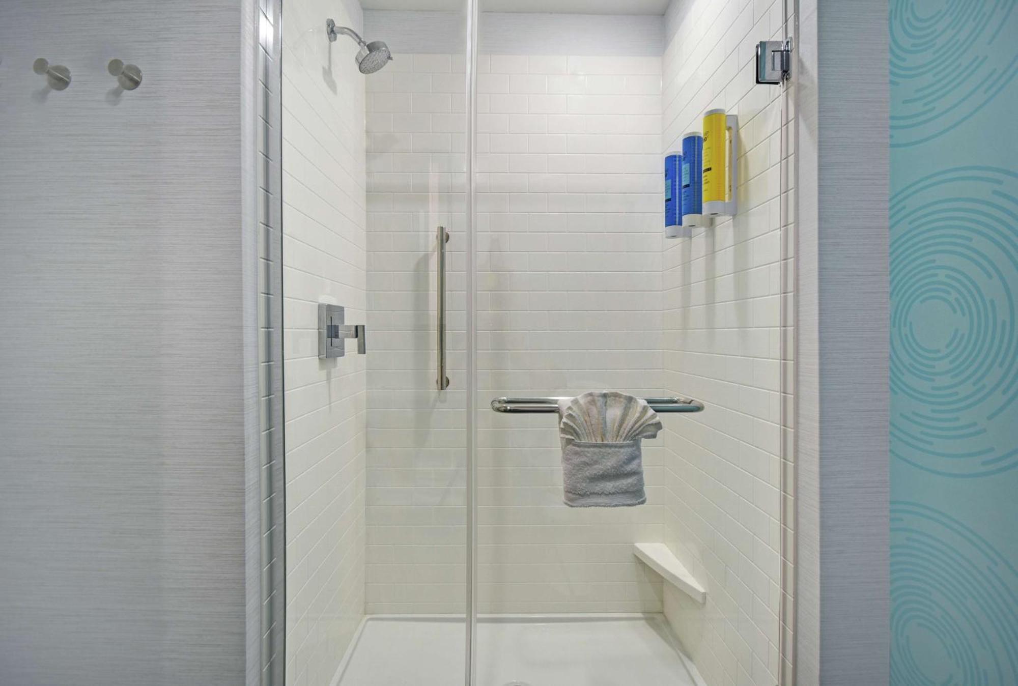 Hotel Tru By Hilton Grand Rapids Airport